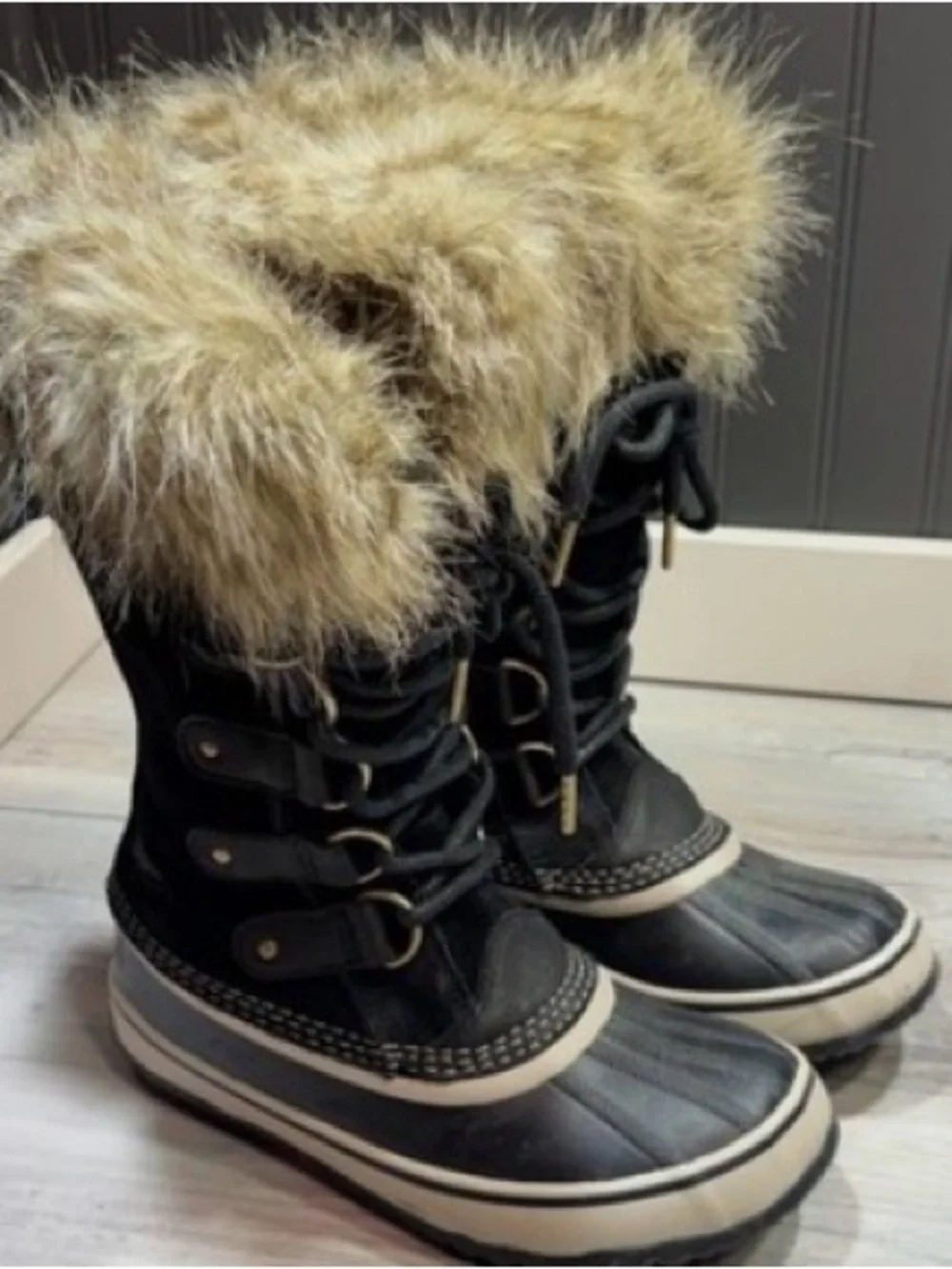 Sorel Black Boots with Tan Faux Fur Trim